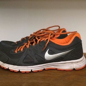 Nike tennis shoe